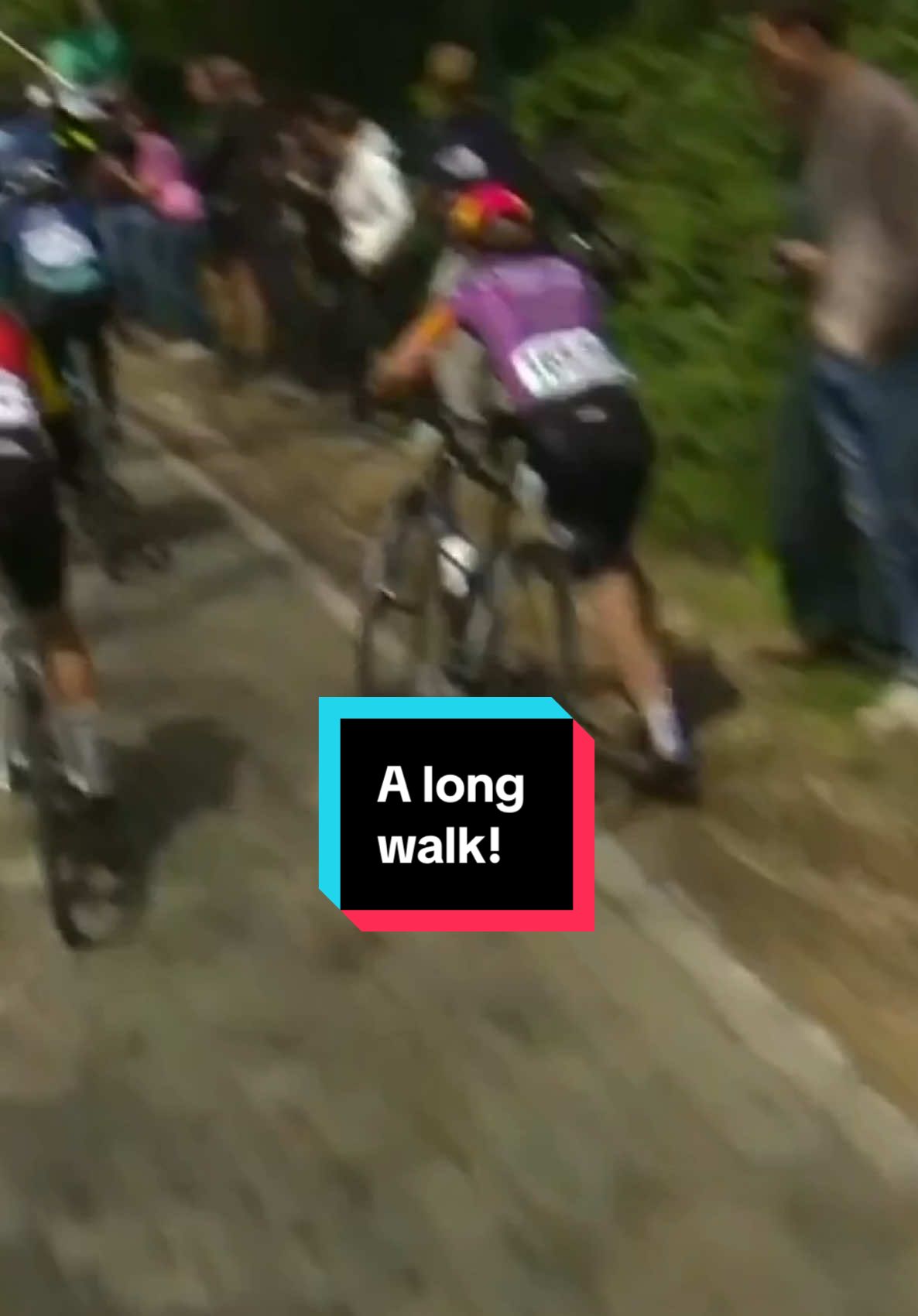 Even Chris Froome would be proud! Alieen Schweikart is caught up in an incident and is unable to remount in the cobbles at De Brabantse Pijl. 