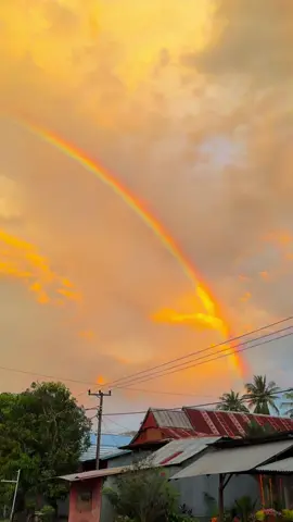 Pelangi adalah bukti bahwa setiap perpisahan akan di iringi keindahan yang baru. #fyp #foryou #pelangi #sorehari #sunset 