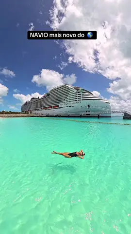 🥇 navio MAIS NOVO do MUNDO 😱 praia linda e maior terminal do 🌍🤯 se liga 👇 - acabou de inaugurar o MSC World America, da  @MSC Cruises Official e a gnt foi lá pra mostrar pra vcs tudo sobre o navio de cruzeiro mais novo do mundo e detalhe: ele parte do maior terminal de cruzeiros do 🌍 (q tbm inaugurou esses dias) 👇 te conto td aqui embaixo 👇 . . 😊 quem aí acompanhou os stories desse navio? oq vc achou? . . - dos +15 cruzeiros q a gnt já fez, esse foi o maior, o mais bonito e o mais cheeeio de coisa pra fazer: ⚓️ ele tem o único balanço dos mares q te 