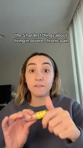 Chronic pain isn’t always visible, but its impact is real. It can make even the simplest tasks feel overwhelming, turning everyday life into a challenge. Let’s continue to create awareness, foster empathy, and remind each other that no one has to navigate this alone.💙 What is your biggest tip when it comes to dealing with chronic pain? Drop it in the comments below.⬇️ Creds: @anna_diblosi