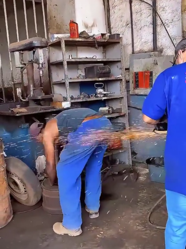 smart new workers IQ00 #iq #funnyai #aigenerated #aitrend #UK #asmr #adamrose #funny #adamfan #adam #work #worker #construction #foryoupage #fun #foryou #usa_tiktok #FORYOU #UKTIKTOK #fyp #asmr 