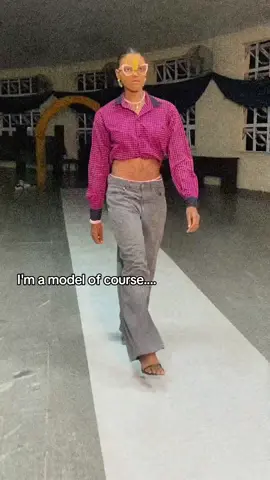 🤗oporr shey ti confirm?#CapCut #fypviraltiktok🖤シ゚☆♡ #model  #fashionshow #catwalk  #fypviral #runwaymodel 