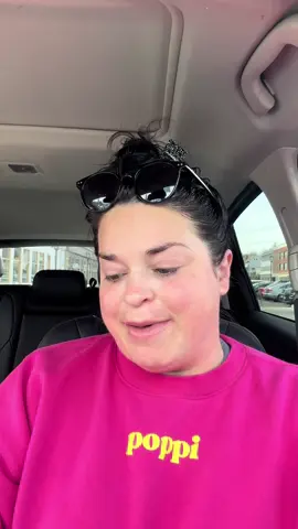 Why does everyone love this place I’m so confused #eatwithme #salad 