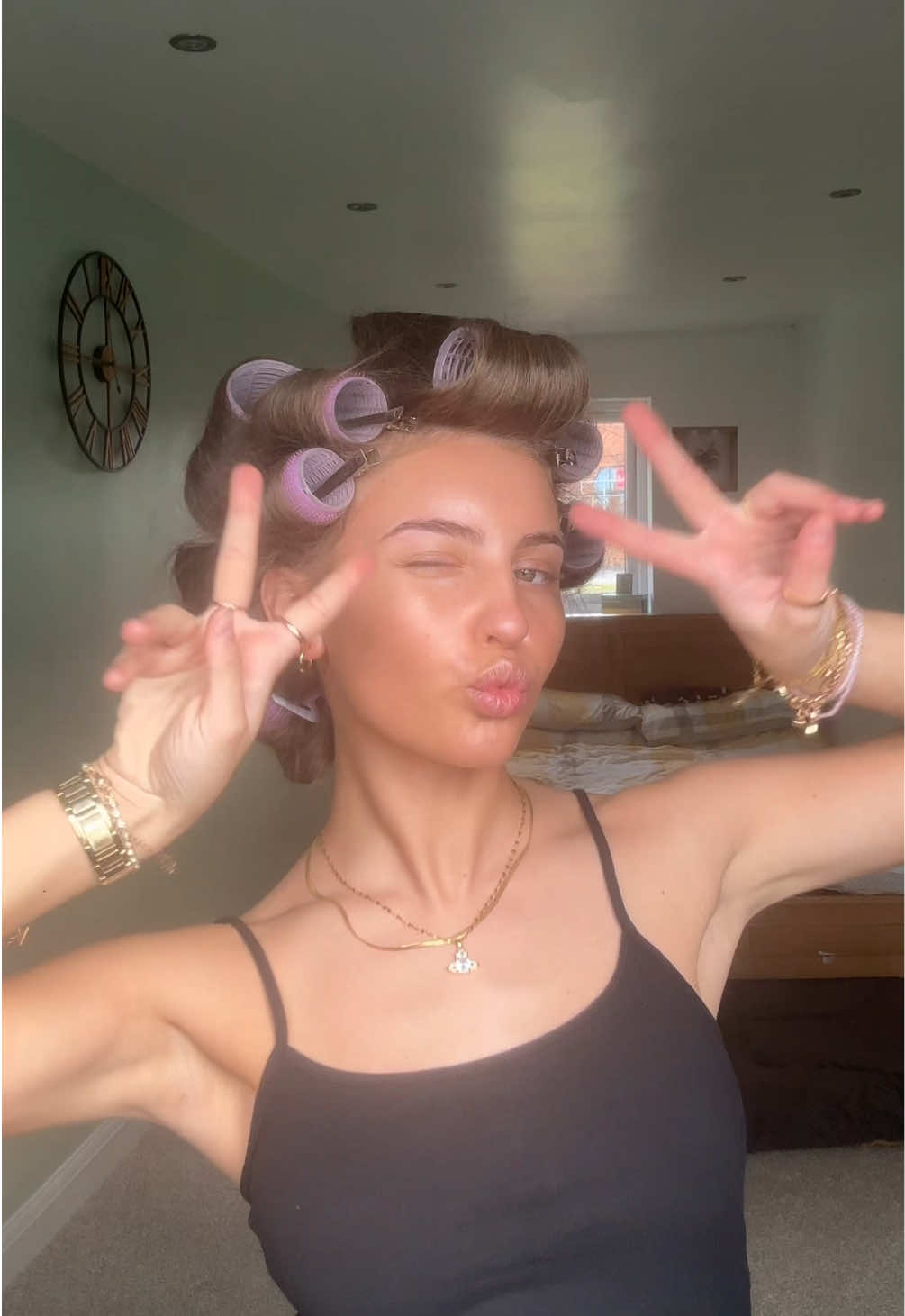 Vibe with meee #grwm #makeup #rollers #styling #vibes #goodvibes #bouncyhair #fyp #girls #grwmmakeup #foryoupage