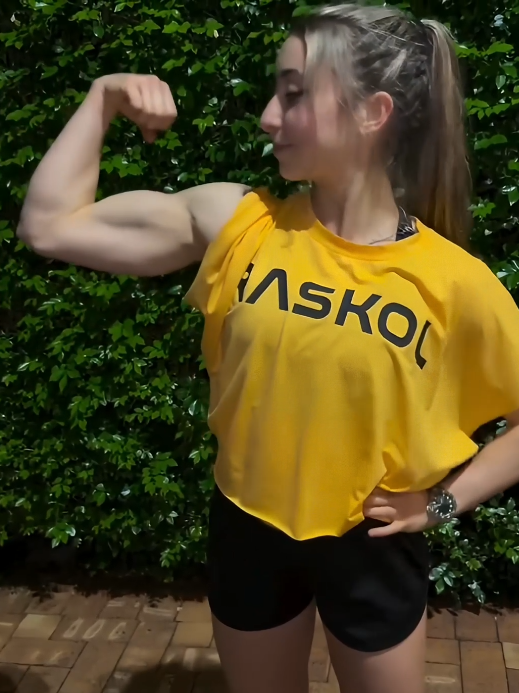 @Misssarmsy 💪 #musclegirllove 