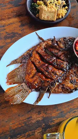 Mentahan video makan bareng keluarga, besti, temen,, makan siang di lembah pendawa,,  cocok buat prank liburan,, prank story wa,,  #pandaanhits #pandaan #lembahpandawa #travelling #wisata #liburan  #jalanjalan #indonesia #mentahanvideo #mentahan #editvideo #edit 