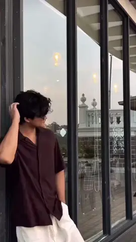 Idk how to pose 😭 #fyp #viral #melbourne 