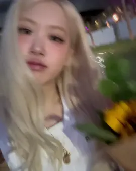 Rosé fancam #rose #rosé #fancam #bpwkpp #kesfetteyiz #blackpink #rvsiew #kesfet #fyp #coechella 
