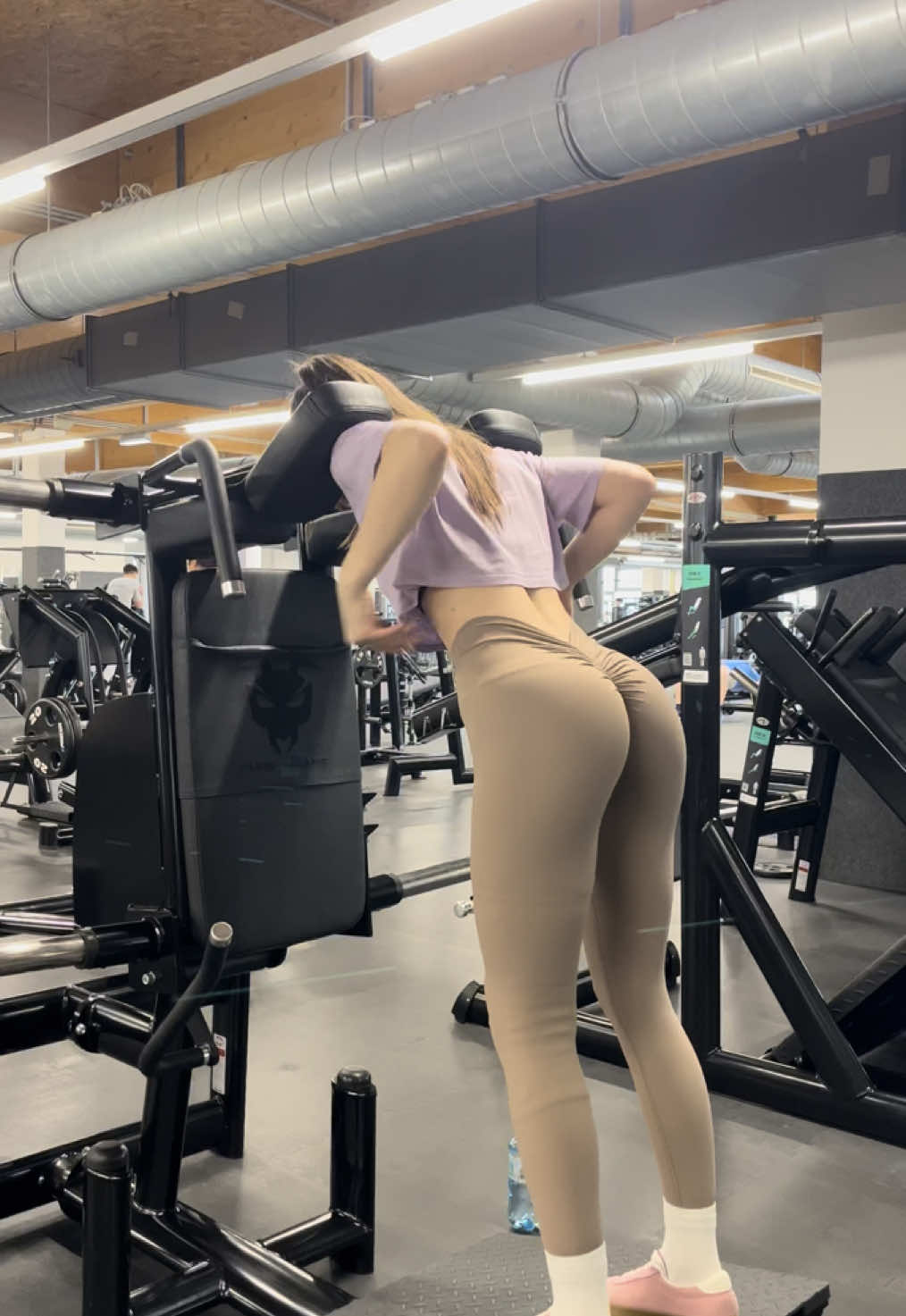 one of my fav exercises #girls #legday #gimtips #glutesworkout #viral