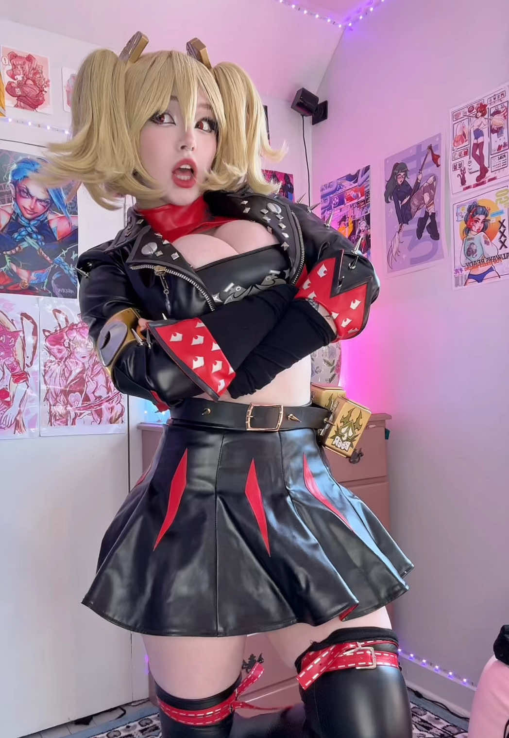 Happy Friday!! #burnicecosplay #zenlesszonezero #gothgirl #burnicezzz #altgirl #cosplayer 