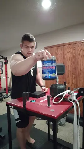 Some clean Reps with the 120 💪 #allmax #power #athlete #armwrestling #gym 