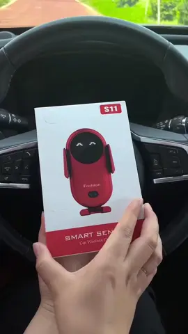 Hitting the open road for a trip? Don't wrestle with your map app. This mount keeps your GPS steady and visible, mile after mile, so you can focus on the adventure.#CarPhoneHolder #PhoneHolder #CarGadgets #DrivingSafety #NavigationEssential #Gadget #CarAccessories 