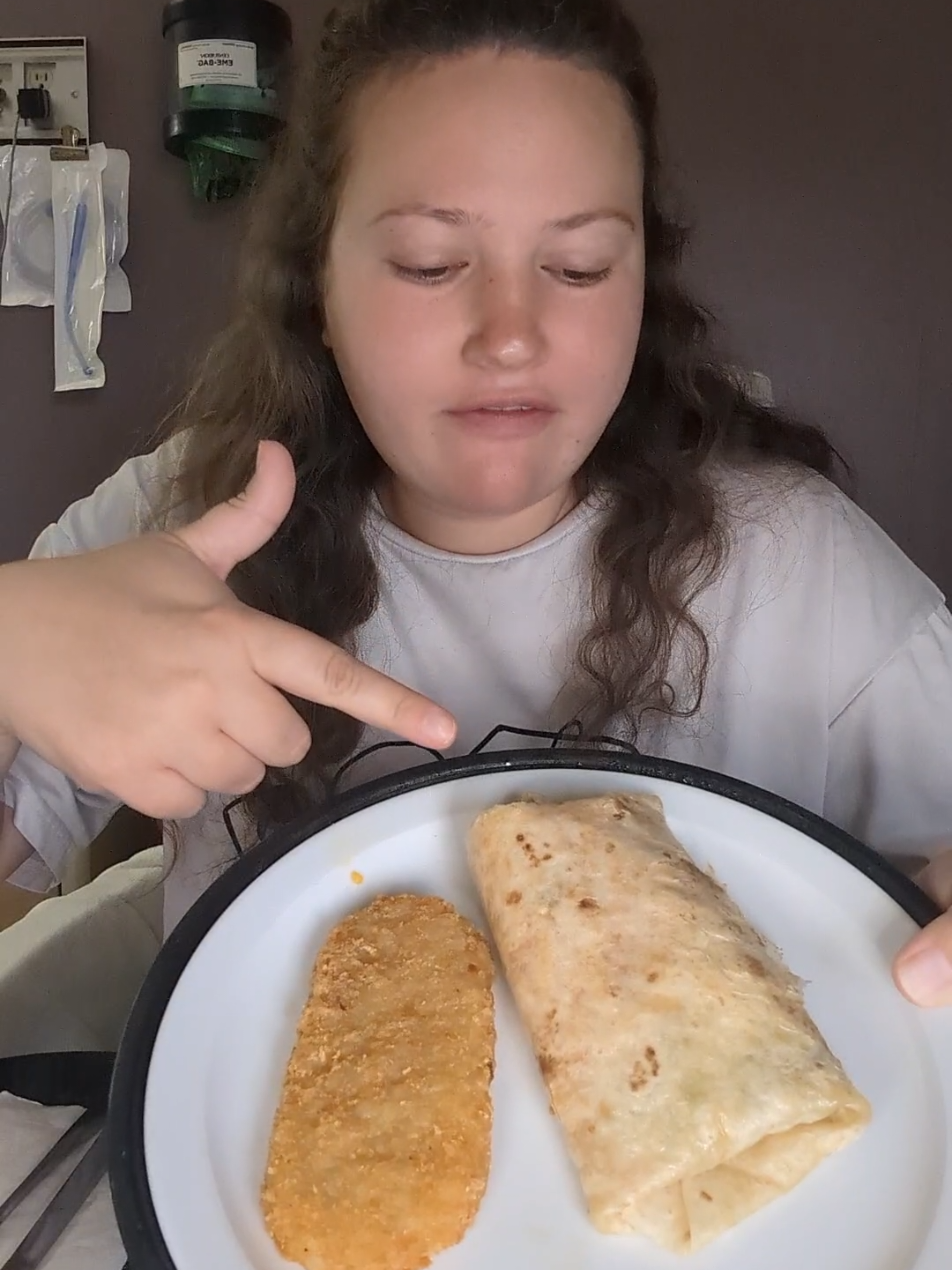 don't mind my swollen face 🙃 #hospitallife #hospitalfood #breakfast #eatwithme 