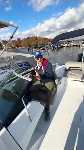 Avoid this common mistake when backing out of the slip PART 1 OF 2 #boat #viral #fyp #boattok #part1 #lakehopatcong #bridgemarina