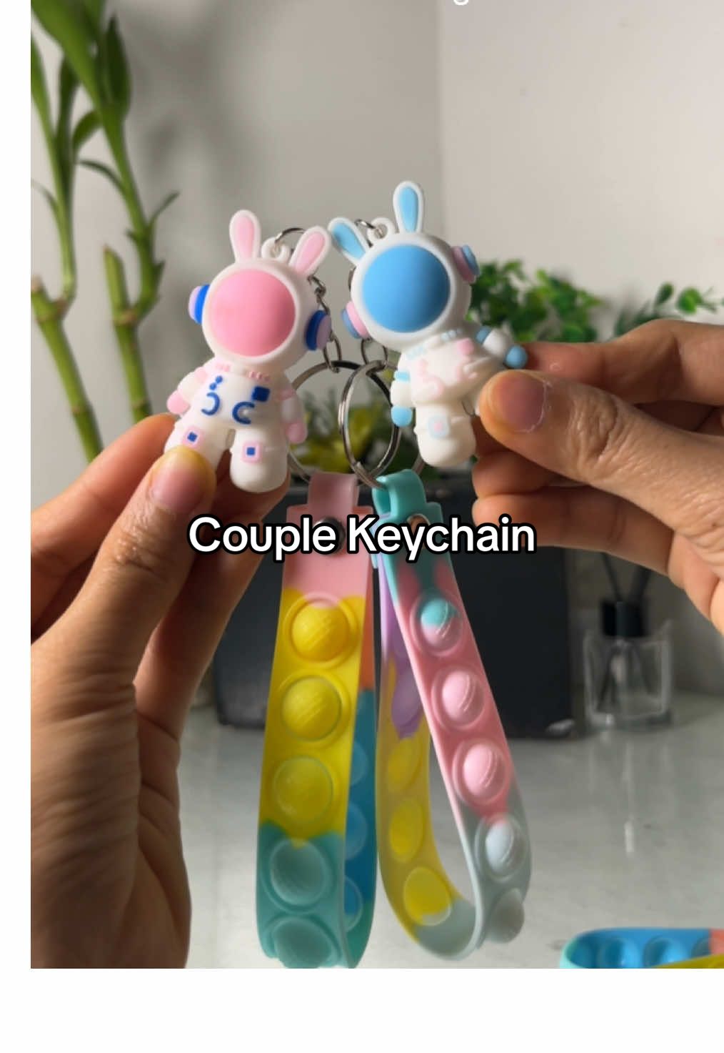 Matching Keychain Recos💗 #matchingkeychains #couplekeychain #astronautkeychain #keychainrecos