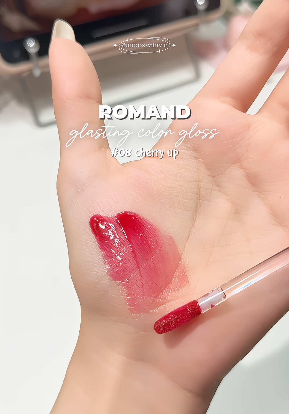 Ẻm sting dâu, ẻm cute, ẻm nhẹ nhàng #unboxwithvie #xuhuong #xuhuongtiktok #viral #xh #unbox #beauty #beautytips #makeup #trangdiem #sonmoi #son #glastingcolorgloss #romand #sonromand #muataitiktok #romandglastingcolorgloss #goclamdep 