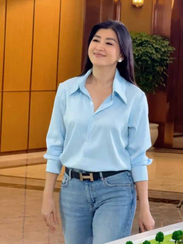 တီဝဲလေးရဲ့တစ်ကိုယ်လုံးဘဲ လှတယ် အဖိုးထိုက်ရတနာပေါင်းစုထားသလိုနှယ်.💙 #eaindrakyawzin #myqueen #eainniestheinthan #mdy 