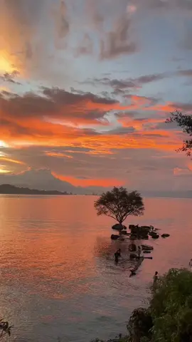 habis kata kata #samosirindah #sunset #batupassa #samosirtiktok #menceritakanmu #batassenja 