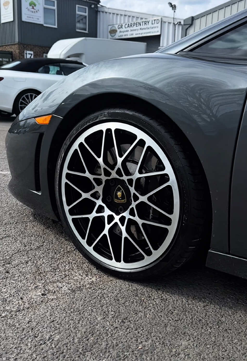 Lamborghini Gallardo in for our black diamond cut refurbishment 😍 If you would like to enquire about a quote please dm/contact us: ☎️ 01708 728438 📥 info@alloy-fix.com 🖥️ https://alloy-fix.com 📍Romford (RM1 1DX) 📍Dartford (DA1 5BS) ☑️Alloy Wheel Refurbish ☑️Powder Coat ☑️Diamond Cuts ☑️Buckle Repair & Straightening ☑️Crack Repair & Welding ☑️Loan Wheels ☑️Calipers #alloyfix #alloyfixdartford #alloyrefurbishment #wheelrefurb #powdercoating #welding #repair #restoration #lamborghini #gallardo #lamborghinigallardo