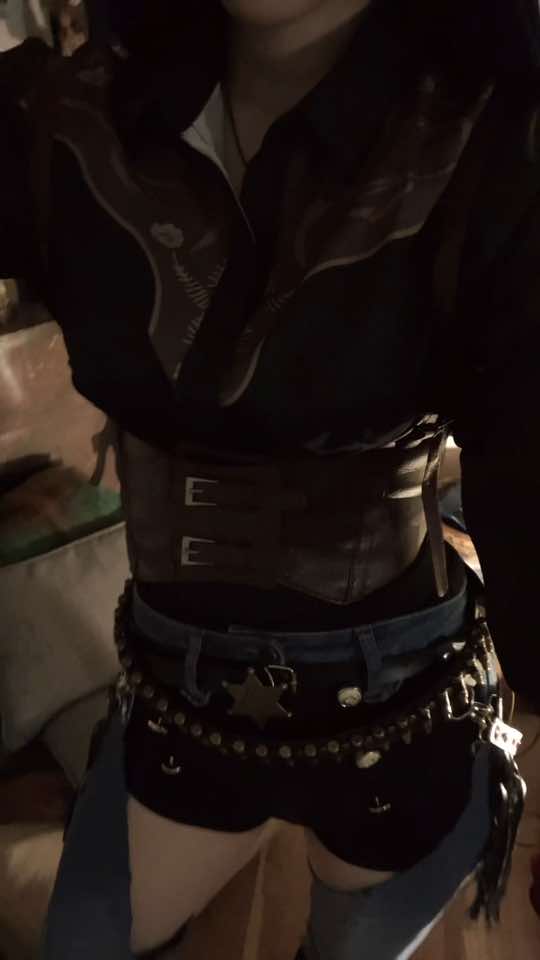 hope you’re not bored of this outfit yet ladies #caitlyn #cowboy #arcane 