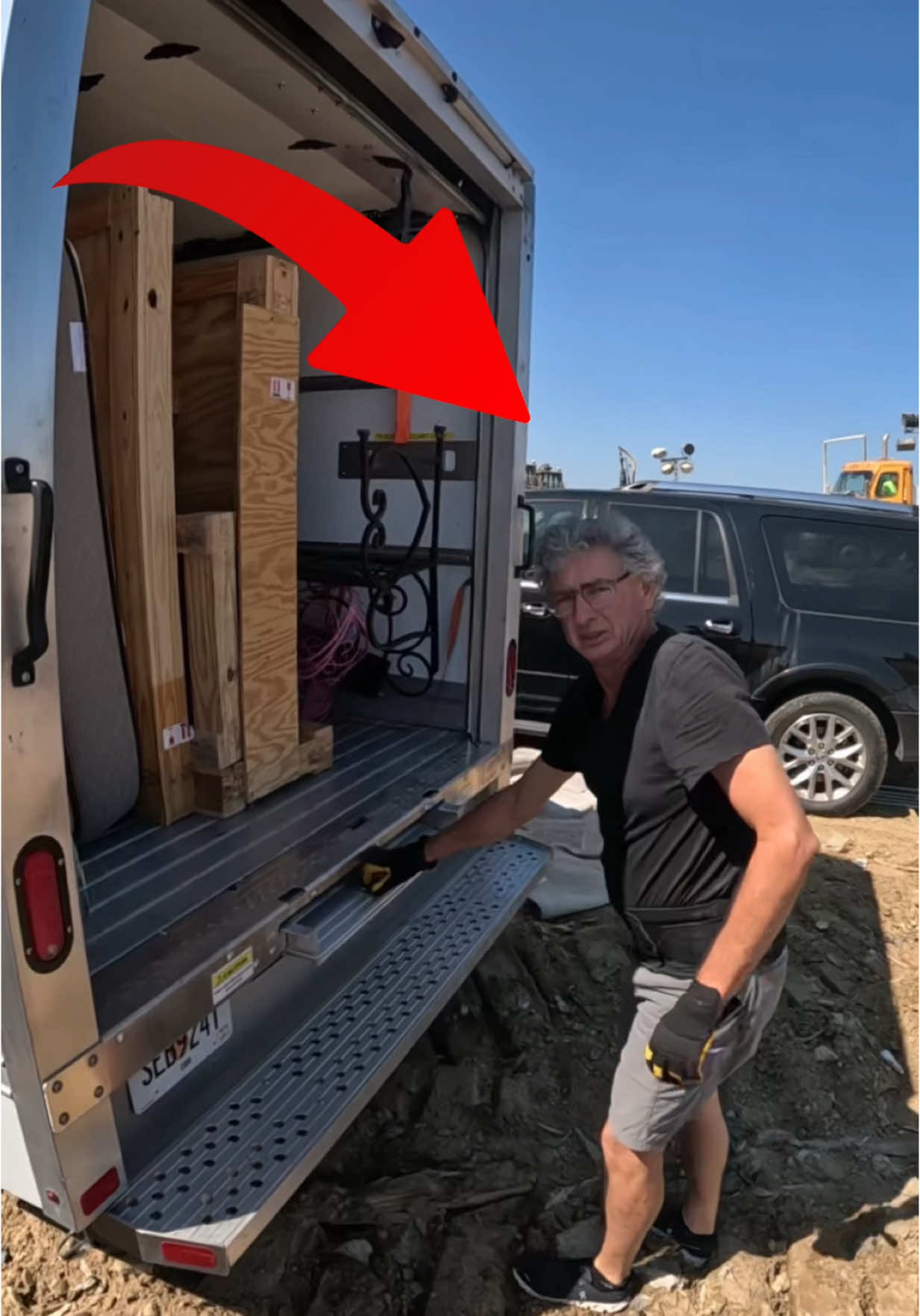 Sometimes, you just need a helping hand 🙏🏼  #junkremoval #SmallBusiness #dumpire #irl 