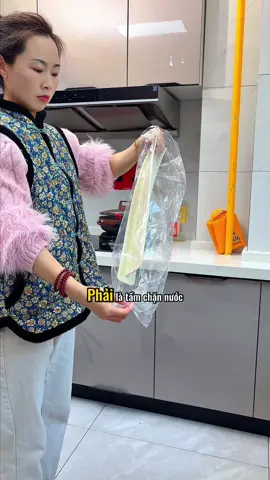 Tấm giữ nước dạng cốc hút, rất tiện dụng, rửa xoong, bát đĩa, làm mặt bàn bếp!! #thietthuc #tamsiliconchannuoc #tienich #creatorsearchinsights #jizonguyen 