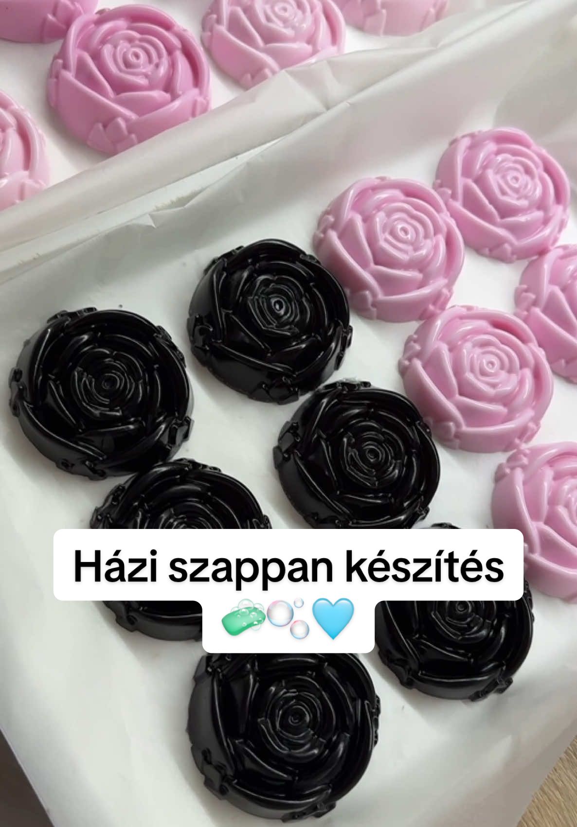 Válasz @panka részére Így készültek az egyedi szappanok! 🧼🫧 #fyp #foryou #nekedbe #hungary #magyar #magyartiktok #soapmaking #soap #weddinggift #DIY #hack #homehacks #Recipe 