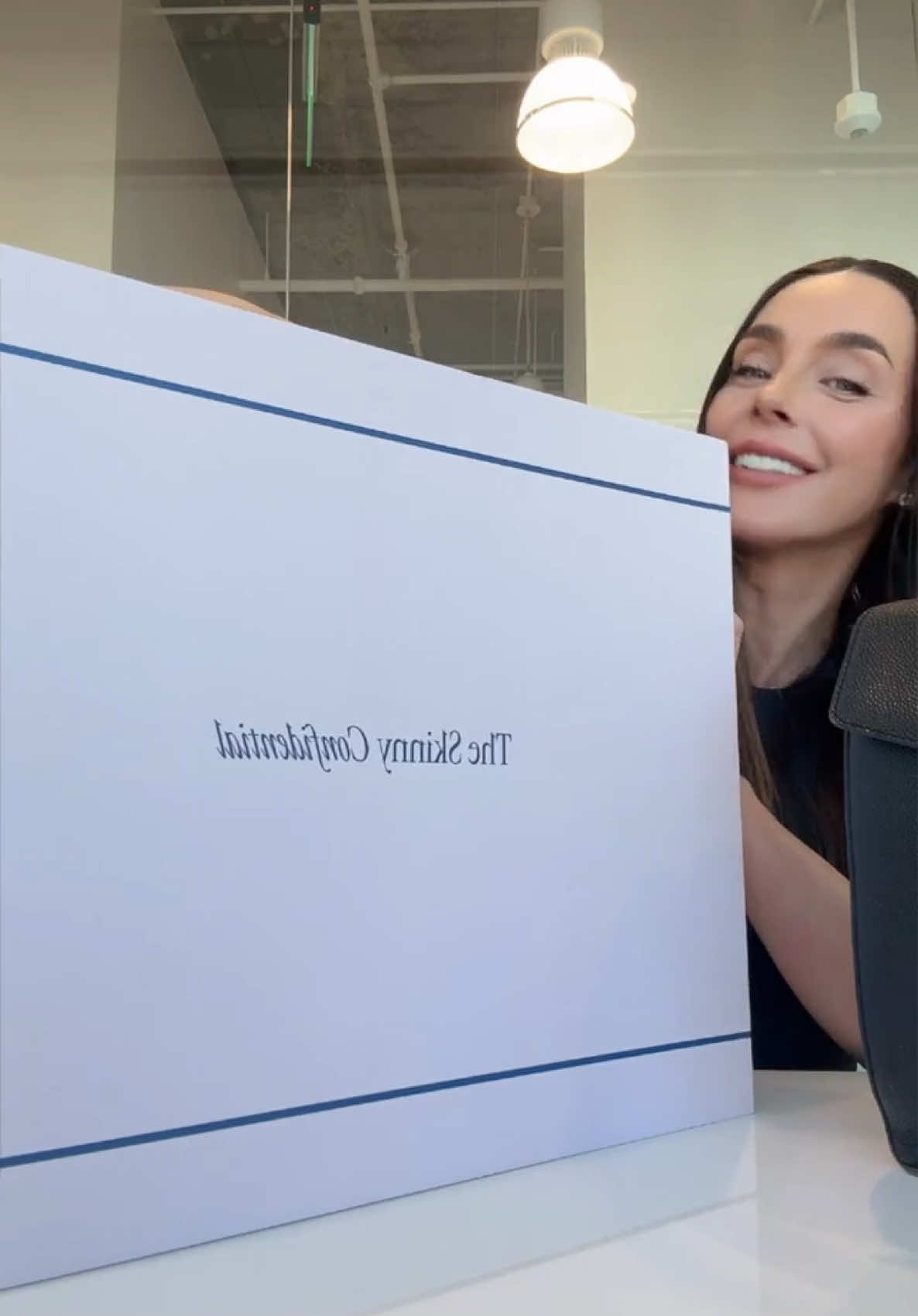 Toilet Paper Q&A 📝 TSC’s take — a luxury look and feel with better for you ingredients. This means no dyes, no chlorine, no formaldehyde or other harmful chemicals that disrupt hormones and the endocrine system. 🧻 A better choice that both elevates your powder room and cleanses your space.