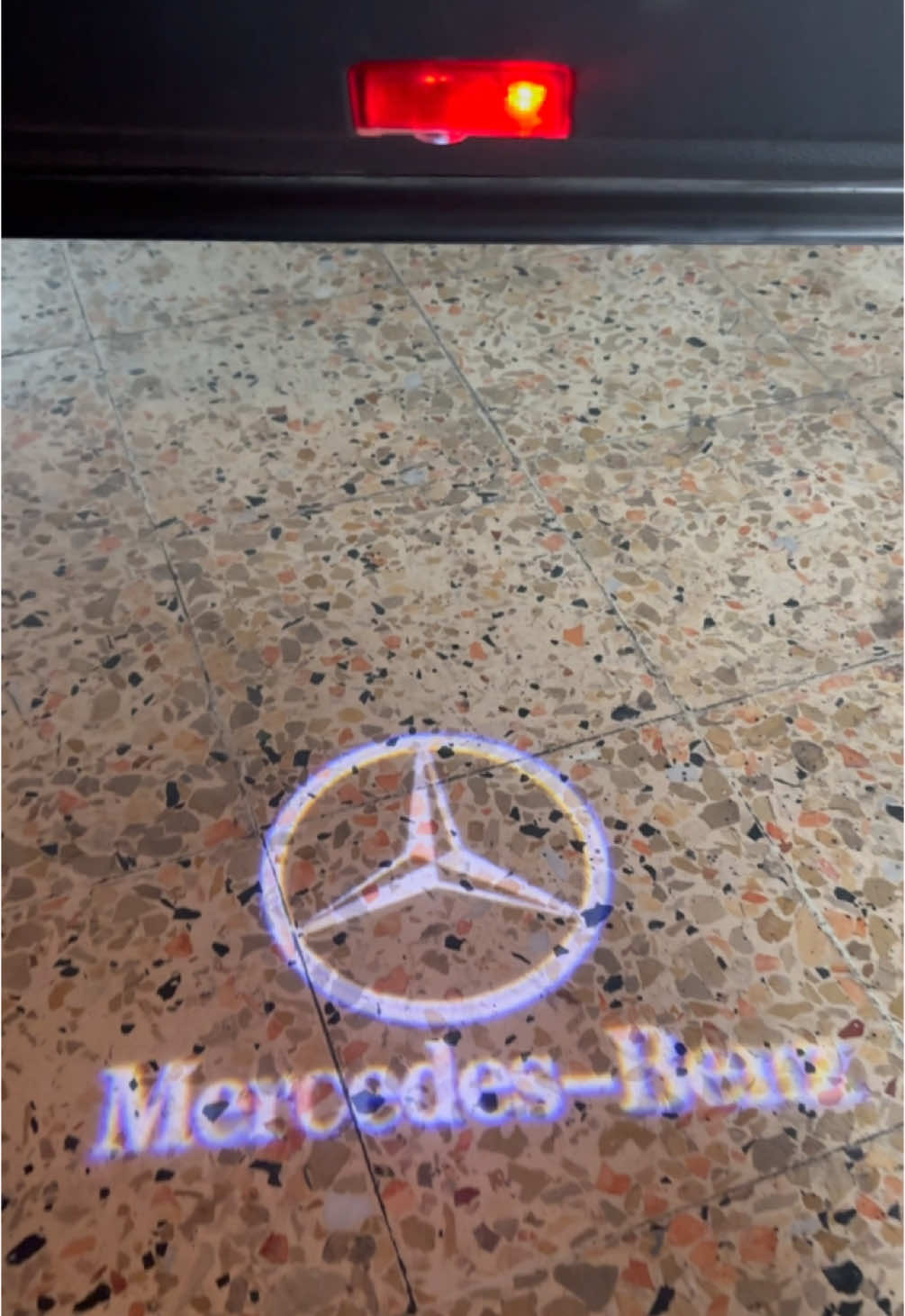 #carhub #caraccesories #mercedes #shadowlight #3d#w212#foryou #viral #lebanon #trending #cars #number1 #الشعب_الصيني_ماله_حل😂😂 #ledlights #لبنان #fyp #headlights #jeep#offroad#projectors#شغل_نضيف_نضيف #trend