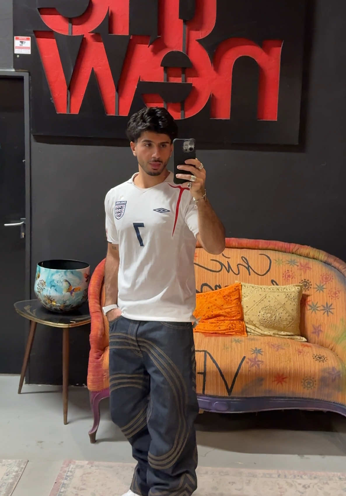 Wart ihr schon mal bei @Vintage Factory1977 ? 🔥 #vintage #vintagefashion #streetwear #fussball #nfl #jersey #baggy #jeans 