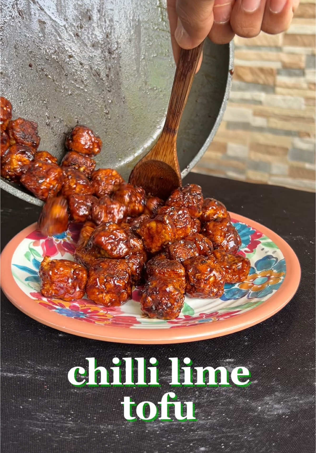 20 minute chilli lime tofu x ingredients  1 block medium firm tofu (don’t need to press) - corn flour mix 2 cups corn flour (aka corn starch) 1 tbsp salt 2 tbsp chilli powder 1 tbsp coriander powder - sauce 1 tbsp chilli oil 1 tbsp dark soy sauce 1 tbsp vegetarian oyster sauce (any asian super market will have it) 1/2 tbsp whit miso paste 1 tbsp agave syrup 2 limes squeezed 1/4 cup water 2 tsp cracked black pepper sesame seeds for garnish add oil to the coated tofu and then airfry the tofu at 190°c for 15 minutes #veganfoodshare #veganrecipes #veganfood #veganeats #vegan #EasyRecipes #vegandinner #tofu #tofurecipes #quickdinner #easymeals 