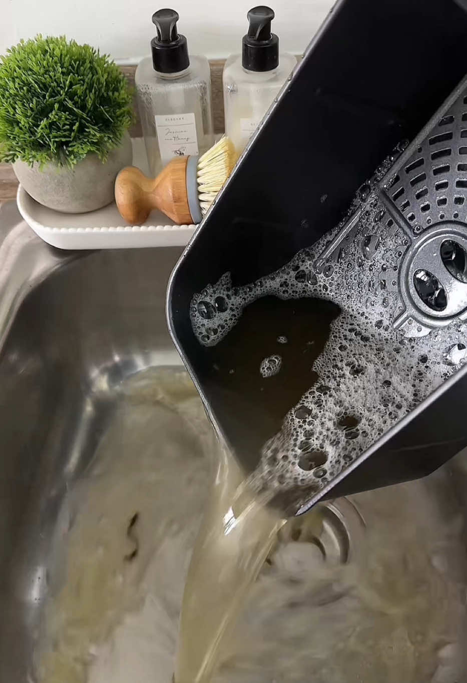 Kitchen deep clean 🫧✨🧼 #cleaning #kitchendeepclean #asmr #asmrcleaning #organisation#cleaningmotivation #momlife #satifyingcleaning  #deepclean