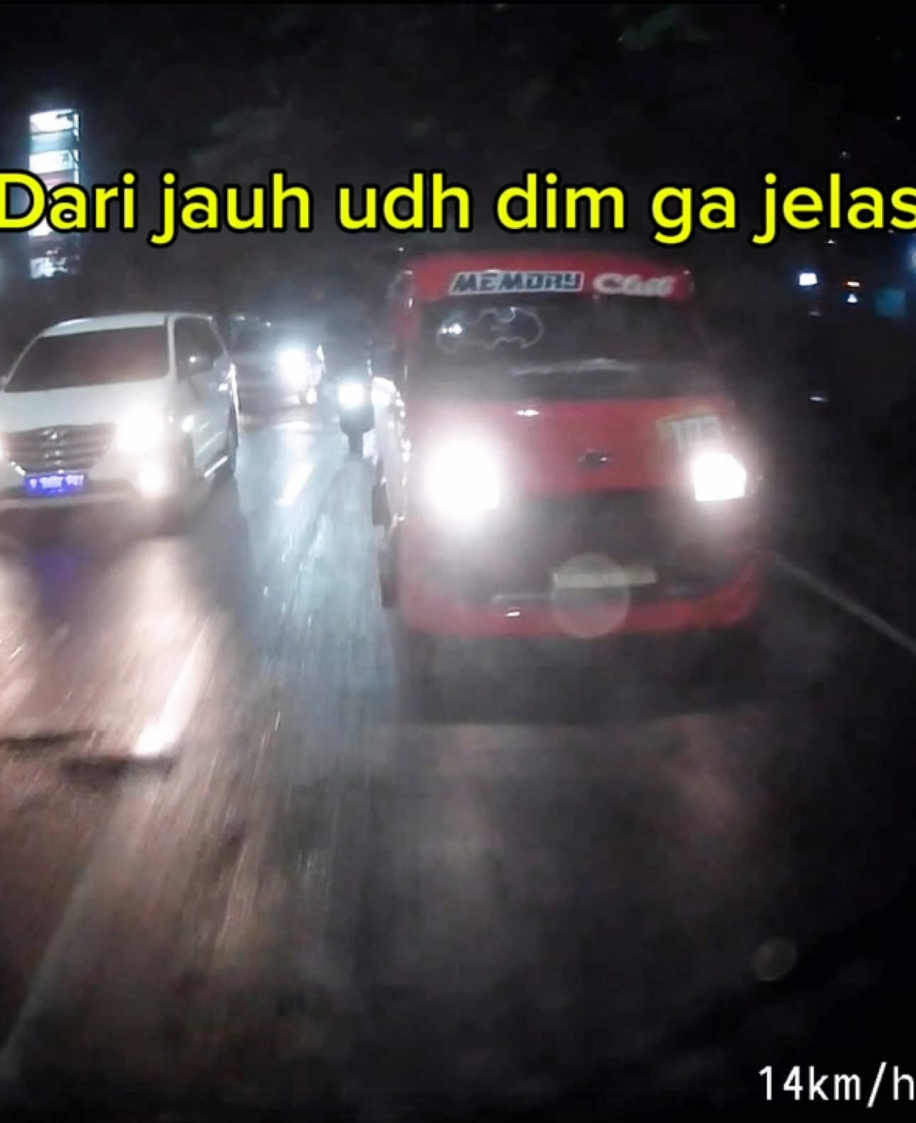 Terbang aja biar cepet bang 🙄 • • • • #CapCut #berandatiktok #beranda #fypzbca #fypage #fyp #angkot #medan #angkotmedan #mobil #angkotviral #merah #dim #gajelas #balasan 