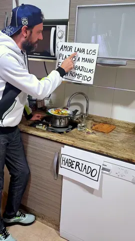 Cosas de mi Marido cuando le toca lavar los platos 🙀 #humor #cosasdefamilia #casados #lavarplatos #cuartodebaño #comedia  Esta es la nueva versión remasterizada de nuestro video 