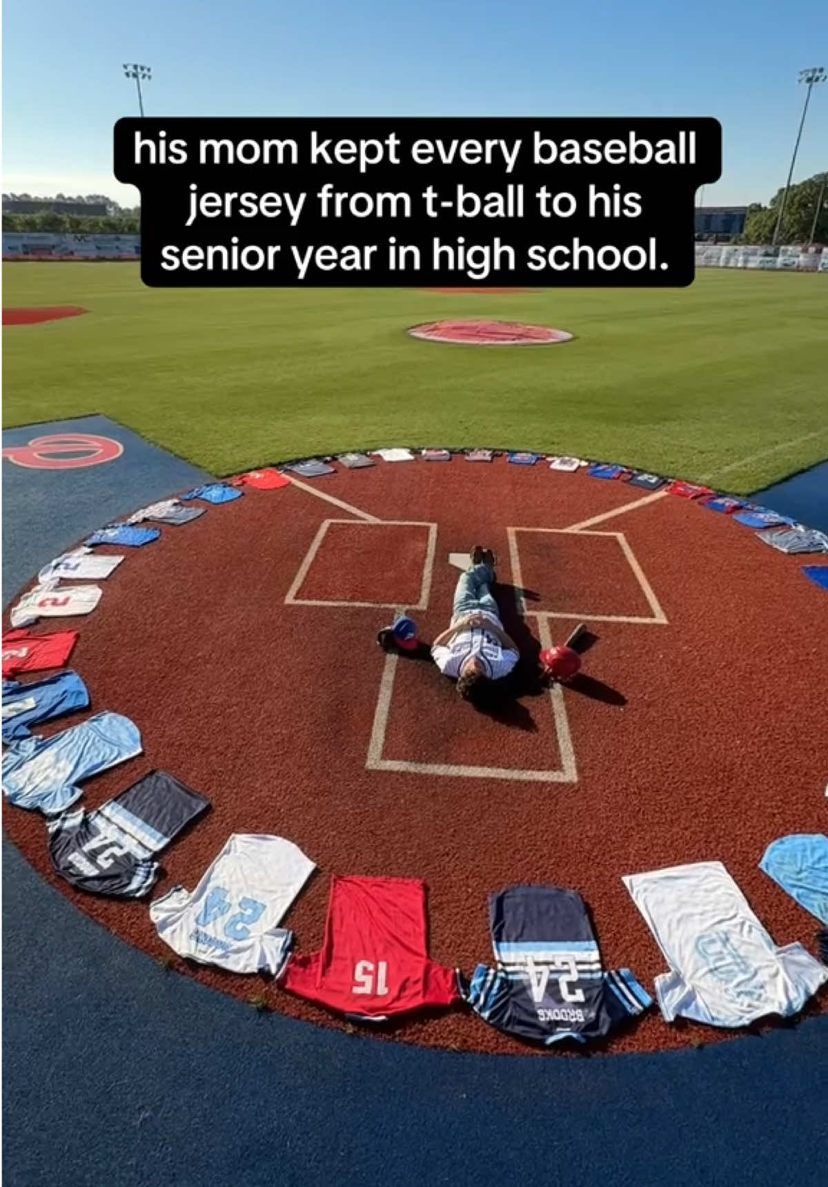 He took pictures with all of them now that he's a senior and graduating 🥹 (via @its.kelsei.frazier) #baseball #mom #kid #family 