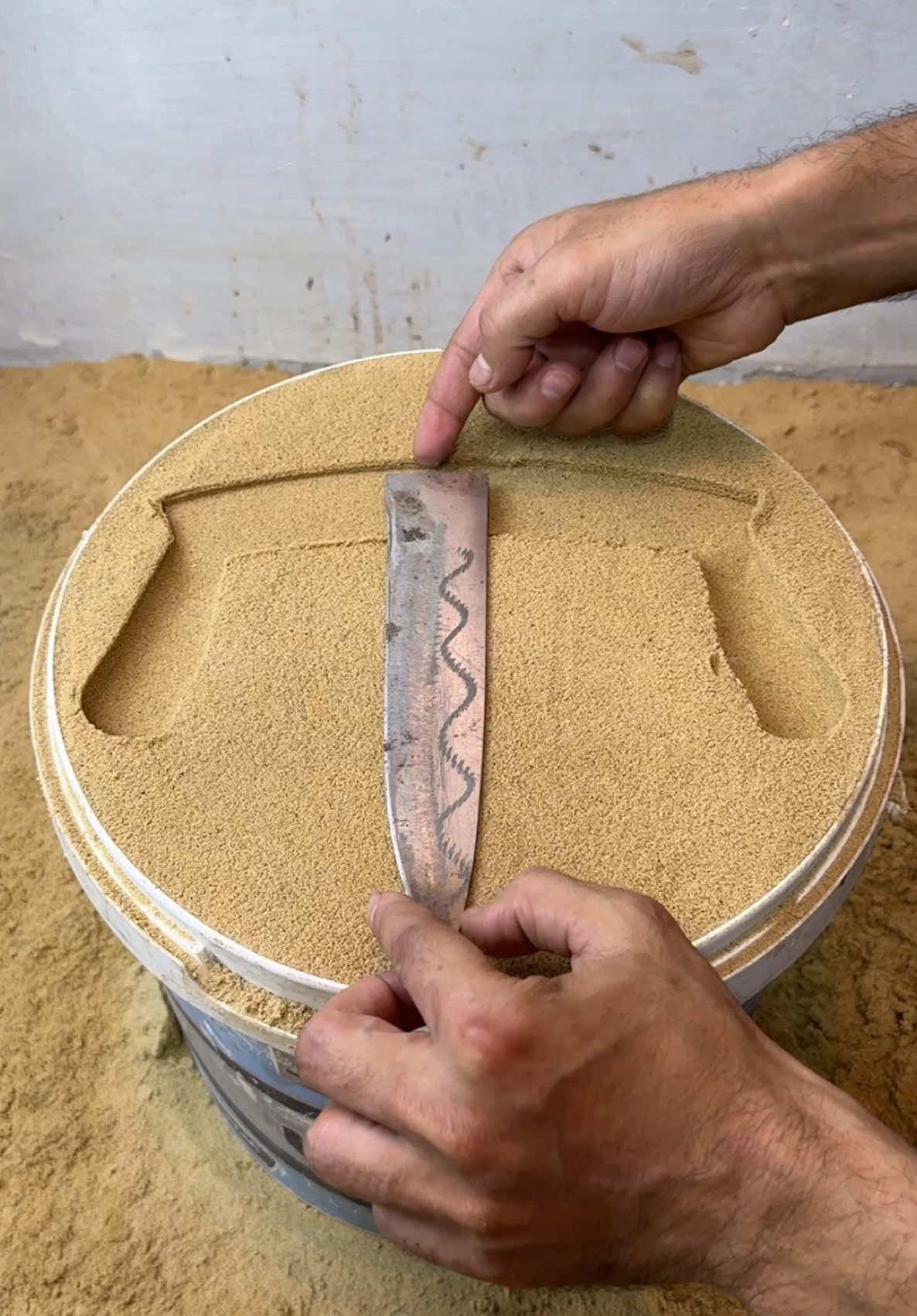 ‎‏‎‏‎‏The art of shaping metals on sand is satisfying and relaxing   #satisfying  #art