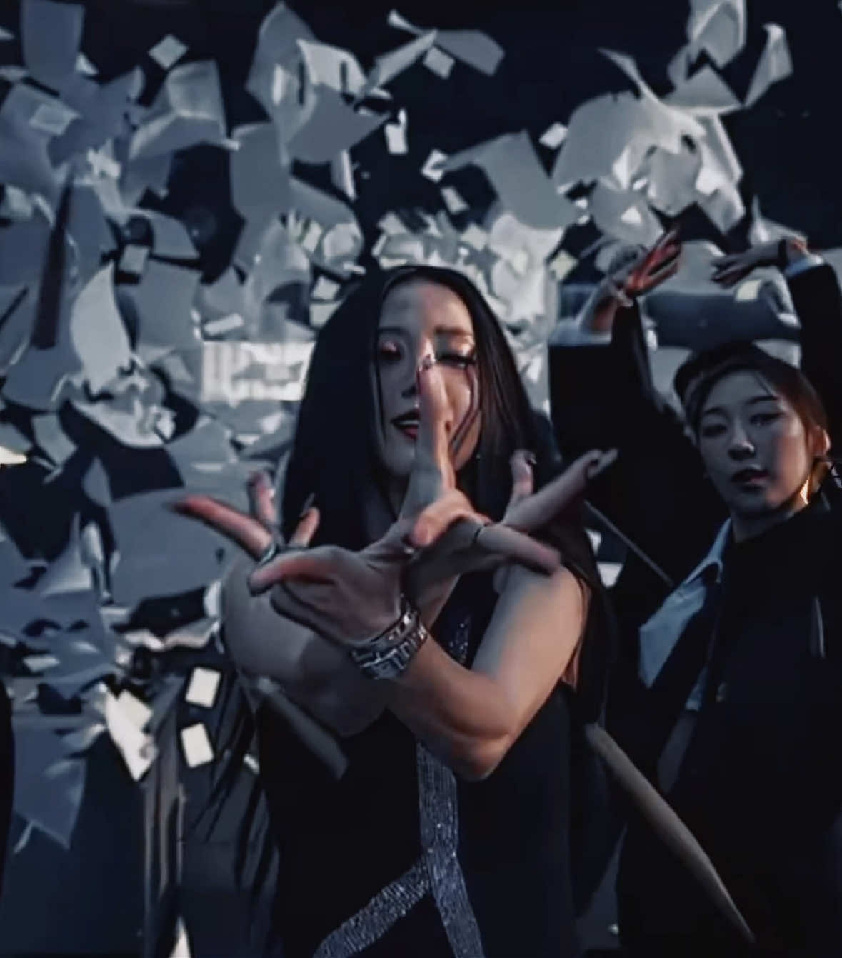 #JISOO: back 2 back… earthquake mv ateee…  [#kimjisoo #jisooedit #kimjisooedit #blackpinkedit #bp #blackpink #b2b #earthquake]