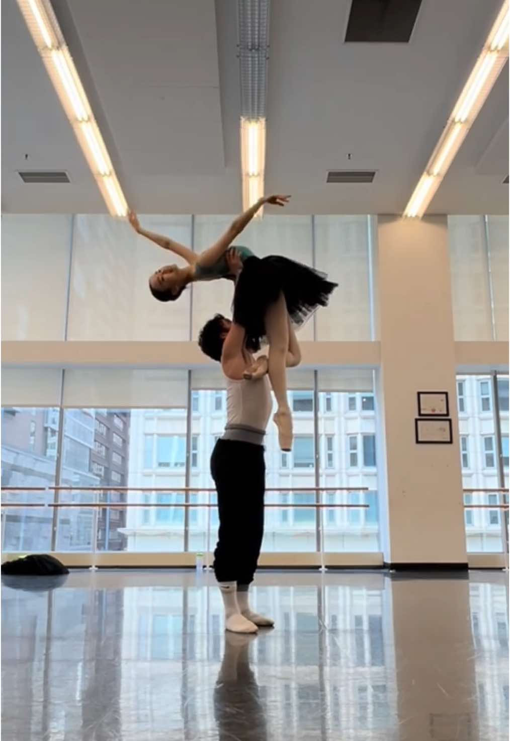 a litte partnering with @Uzay✝️  kunnn #ballet #chicago #joffreyballet #dance #アメリカ #fypｼ #fff #fyp #バレエ #バレエコア #留学 