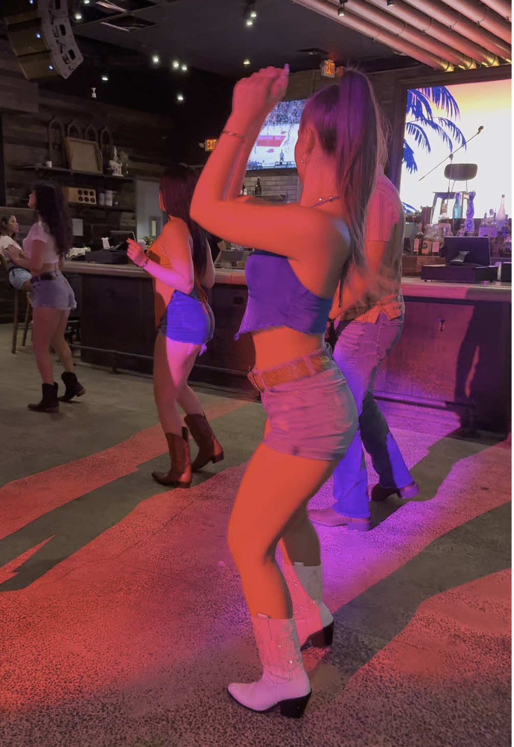 Damn I LOVE MIAMIIII🌴🌴🌴 #fyp #linedance #linedancing #pitbull #miami #damnilovemiami #305 