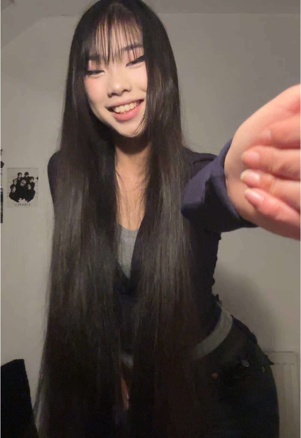 come see me at the hotel lobbyy #fyp #09 #dance #viral #dancing #trend #trending #trendingvideo #tiktok #blowup #blowup? #blowthisup #asian #chinese #fyp #fypdong #fypgakni #foruou #foryoupage #like #follow #share #comment #3 #longhair 