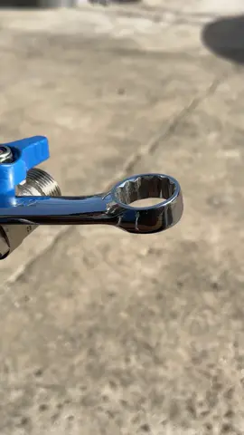 How to Use a Bicycle Chain in Clever Ways! #knot #rope #knottutorial #knottutorials #campinghacks #camping #knotsforcamping #knotsforfishing #knotsforbeginners #lifeskill #LifeHack #boyscouts #bushcraft #survivalskills #Outdoors #knotting #sheetbend #hitch #simpleknot #bestknot
