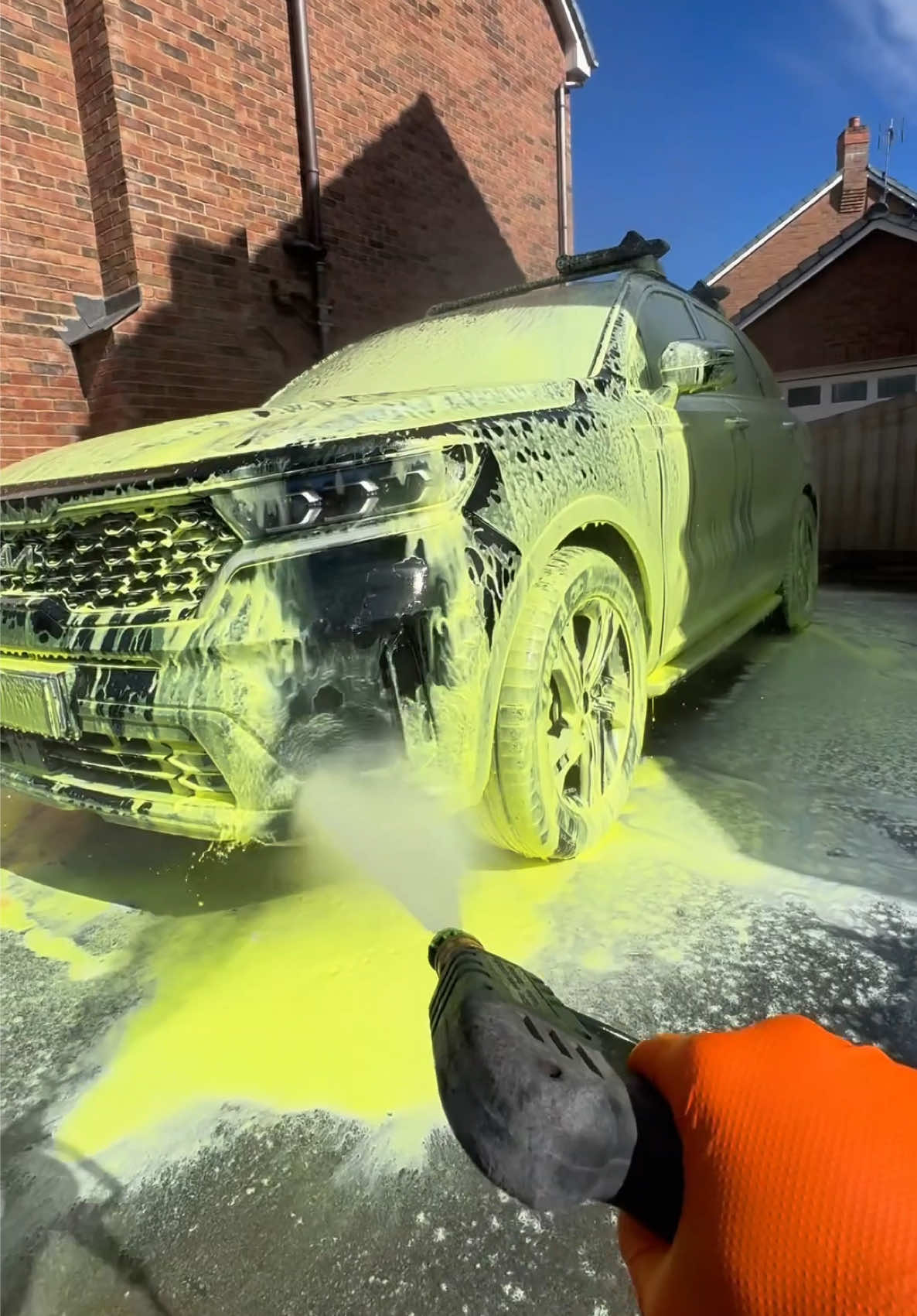 Should I start charging $100 to clear personal belongings? 🤔 #cardetailing #carcleaning #autodetailing #satisfyingvideo #CleanTok #satisfying #carsoftiktok #fyp  