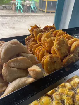 🤤  #fypシ゚ #gorengan #smallbusinesstiktok #usaharumahan #xbcyza #lewatberanda #makassar #bakwan #jalankotemakassar 