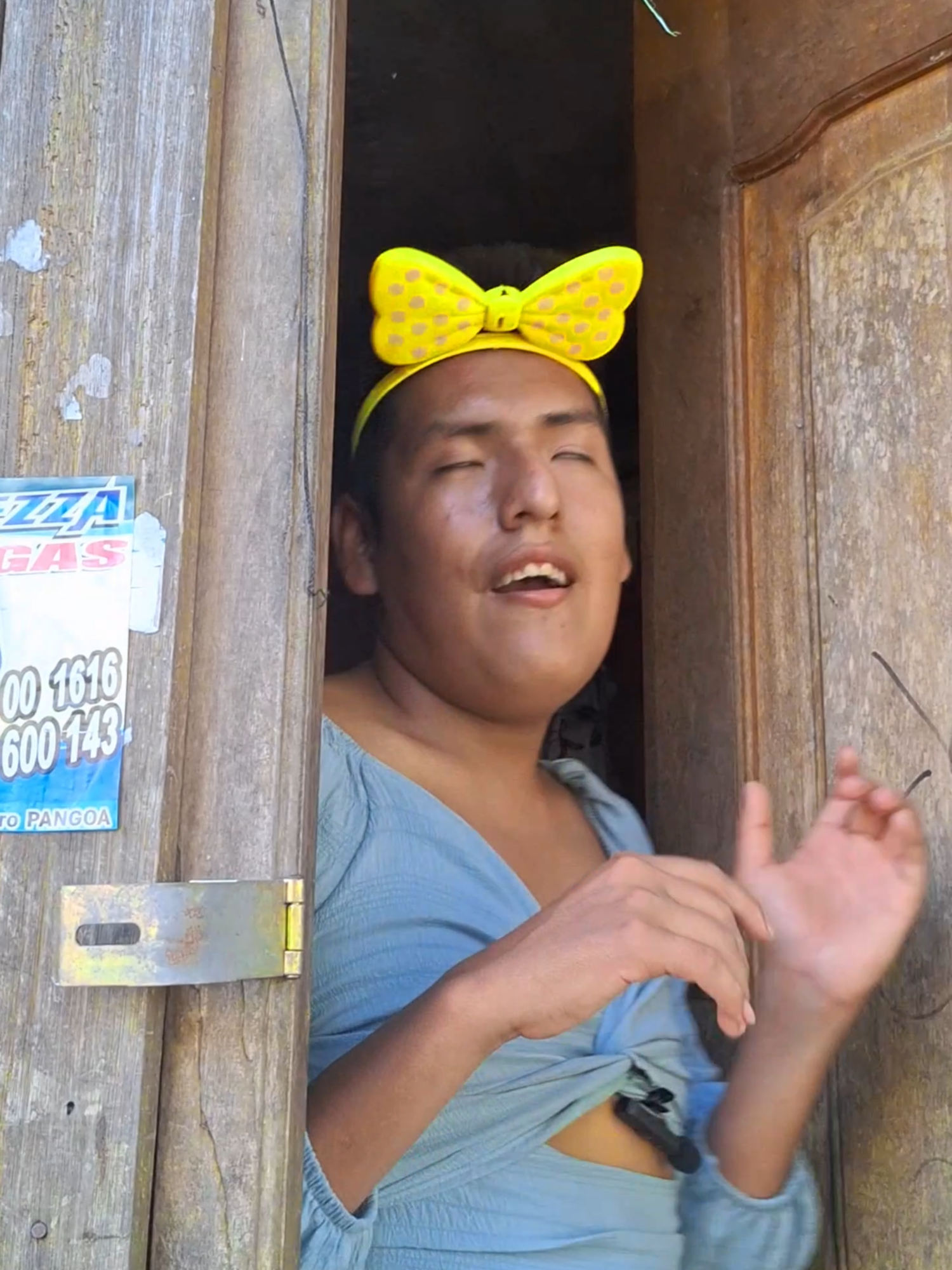 Cuando quieres la clave del Wifi de tu vecino 🤣😂 #Dayshucovideos #COMPARTEYSIGUENOS  #humortiktok #selva #viral_video