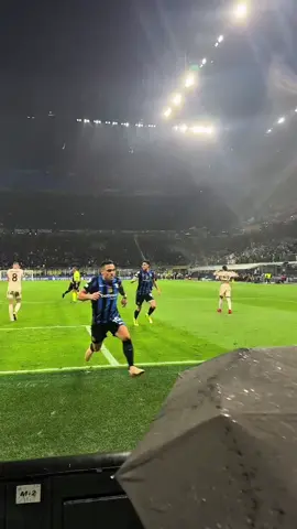 INTER = AURA! 🇮🇹🔵⚫ Vídeo absurdo da comemoração do gol de Lautaro contra o Bayern de Munique! ✅✅✅ 🎥 Divulgação/Inter #FutebolInternacional #ChampionsLeague #Inter