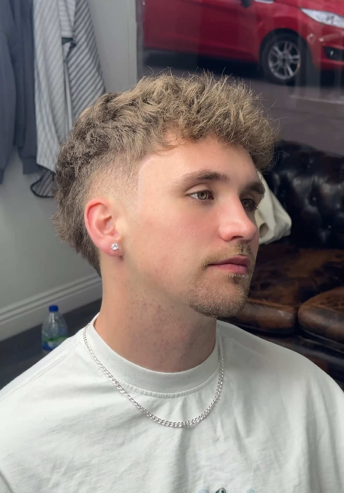 It’s a SKIT‼️😳 No 16 guard today❌ sometimes you gotta tell the clients what’s best for them, burst fade textured fring‼️😮‍💨 Do you think I should of let him get a 16 guard! 📍Northampton- Bedford, 🔗click the link in my bio to book with me! #northamptonbarber #bedfordbarber #miltonkeynesbarber #leicesterbarber #birminghambarber #londonbarber #GlowUp #transformation #hairtransformation #texture #fringe #texturedfringe #fluffyhair #messyhair #16guard #lowtaperfade 