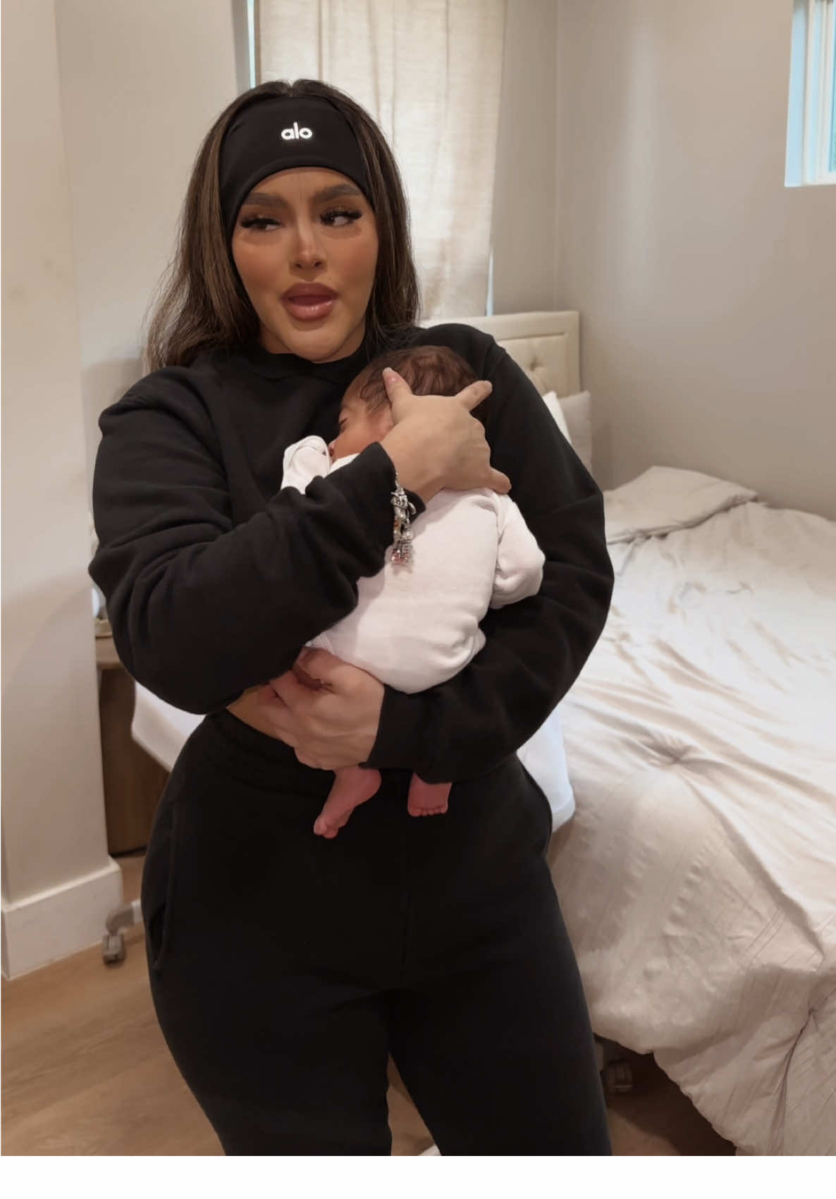 but she is backkkk.                                    #newmom #momtrend #momtok #newborn #babytok 