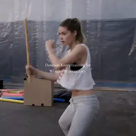 #fyp #vsangel #victoriassecret #doutzenkroes #doutzenkroesedit #doutzenkroesrunway #Runway #FAKEBODY 