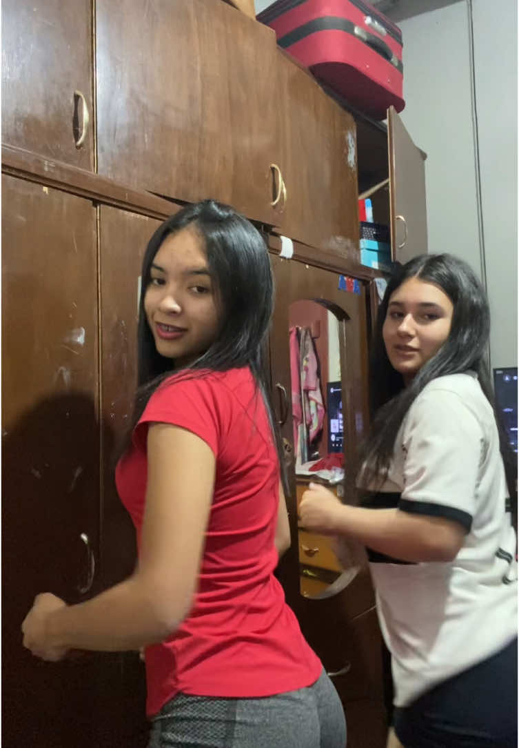 uno más con mi hermana de otra pussey @Anaa #amigas #fyp #foryoupage #vira #baile #videoviral #viral_video #brasil #trendingvideo 