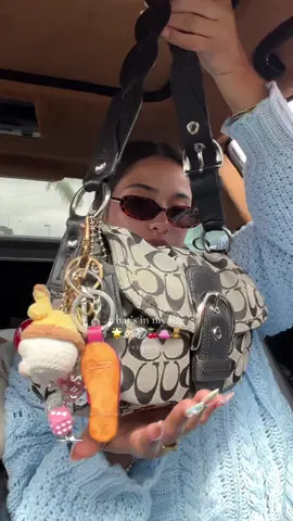 i love me a bag that fits everthing even when it’s small 😫😭 #whatsinmybag #essentials #whatsinmypurse #coachbag  #asmr 